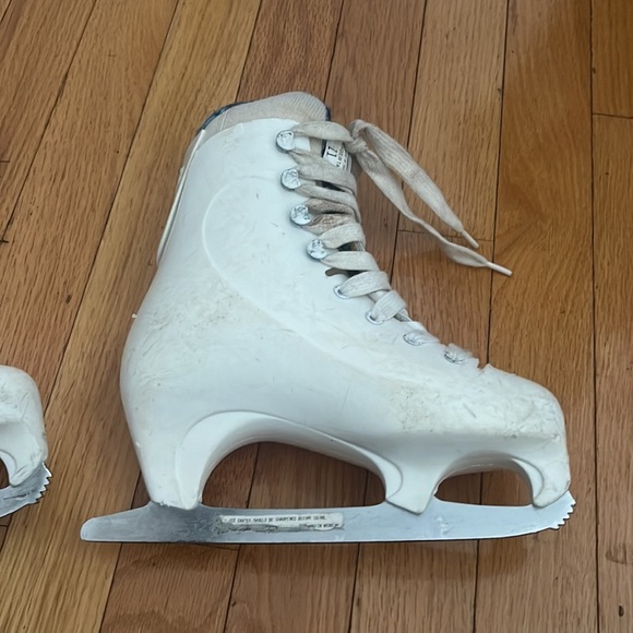 Lake Placid Molded Ankle Support Ice Skates - Picture 10 of 10